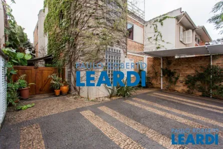 Sobrado com 5 Quartos à venda, 300m² no Vila Madalena, São Paulo