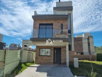 Casa de Condomínio com 3 Quartos para alugar, 160m² no Santa Cândida, Curitiba