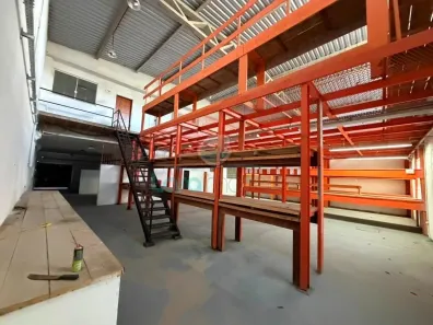 Galpão/Depósito/Armazém para venda ou aluguel, 1200m² no Novo Cavaleiro, Macaé