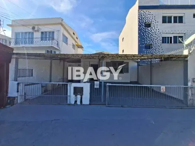 Casa com 2 Quartos para alugar, 103m² no Capoeiras, Florianópolis