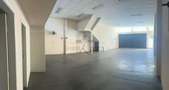 Prédio Comercial para alugar, 400m² no Jardim São Dimas, São José dos Campos