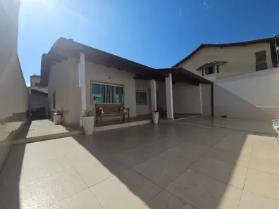 Casa com 3 Quartos à venda, 200m² no Morada de Laranjeiras, Serra