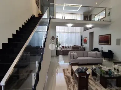 Casa com 4 Quartos à venda, 440m² no Santa Mônica, Uberlândia