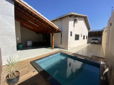 Casa com 3 Quartos à venda, 200m² no Laranjeiras, Uberlândia