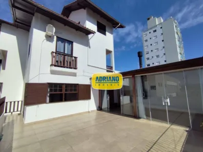 Casa com 5 Quartos para alugar, 350m² no Estreito, Florianópolis