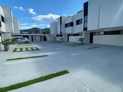 Casa com 2 Quartos à venda, 68m² no Rio Pequeno, Camboriú