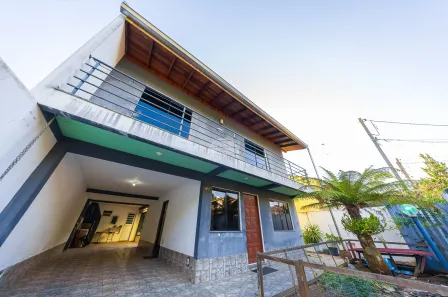 Sobrado com 5 Quartos à venda, 208m² no Loteamento Vila Verde, Campo Largo