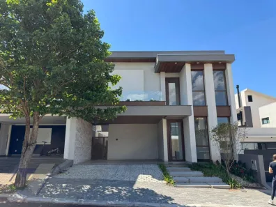 Casa de Condomínio com 4 Quartos à venda, 236m² no Floresta, Cascavel