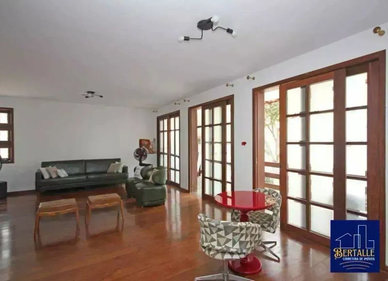 Casa com 4 quartos — Santa Lúcia, Belo Horizonte