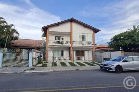 Apartamento com 2 Quartos para alugar, 61m² no Canasvieiras, Florianópolis