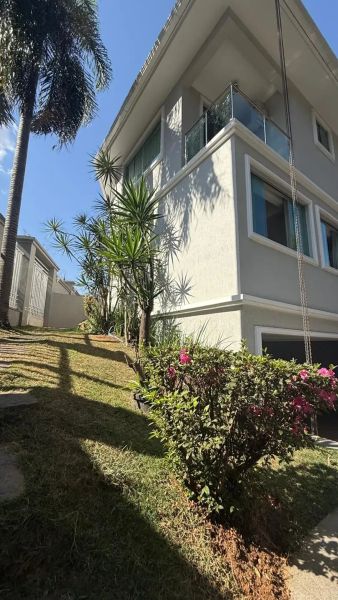 Casa com 5 quartos — Planalto, Belo Horizonte
