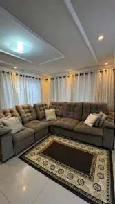 Sobrado com 3 Quartos para alugar, 235m² no Residencial Verona, Londrina