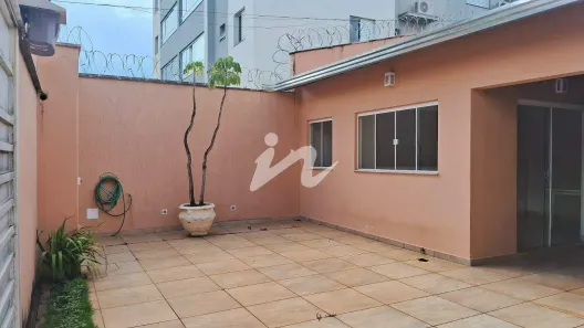 Casa com 3 Quartos à venda, 227m² no Umuarama, Uberlândia