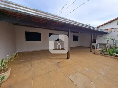 Casa com 2 Quartos para alugar, 98m² no Dona Zulmira, Uberlândia