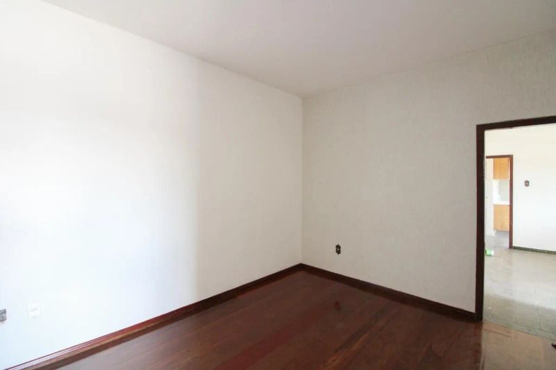 Casa com 4 quartos — Jardim Guanabara, Belo Horizonte