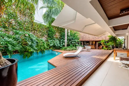 Casa com 4 Quartos à venda, 554m² no Três Figueiras, Porto Alegre