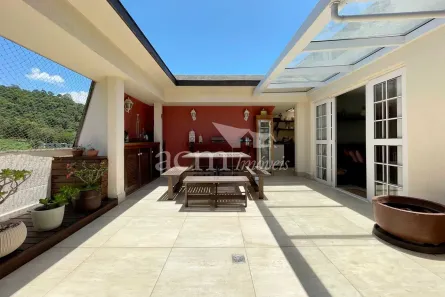 Apartamento com 4 Quartos para alugar, 205m² no Itaipava, Petrópolis
