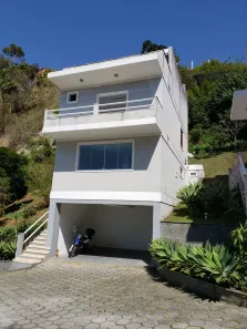Casa de Condomínio com 3 Quartos à venda, 200m² no Valparaíso, Petrópolis