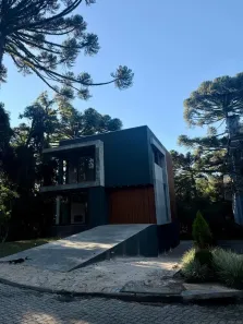 Sobrado à venda, 310m² no Boeira, Canela
