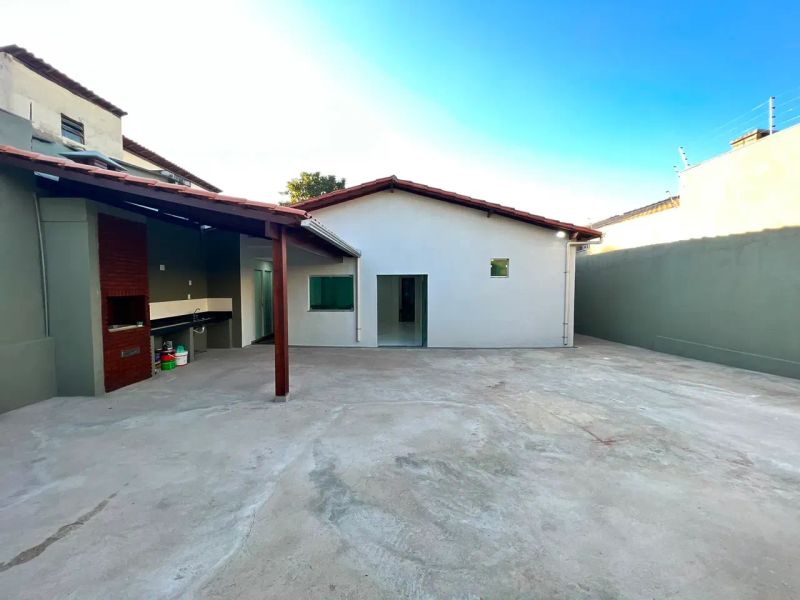 Casa com 4 quartos — Floramar, Belo Horizonte