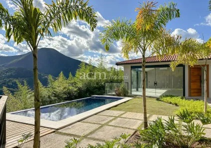 Casa de Condomínio com 3 Quartos à venda, 1800m² no Itaipava, Petrópolis