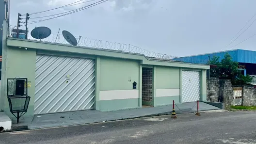 Casa com 6 Quartos à venda, 450m² no Novo Aleixo, Manaus