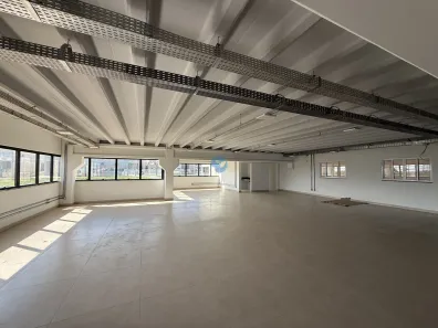 Galpão/Depósito/Armazém para venda ou aluguel, 2239m² no Iporanga, Sorocaba