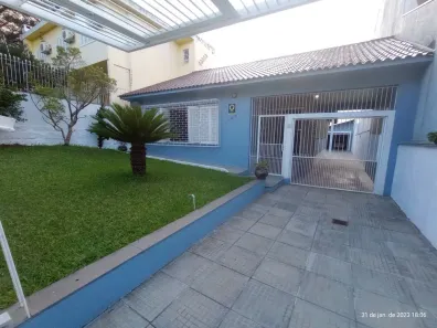 Casa com 3 Quartos à venda, 248m² no Medianeira, Porto Alegre