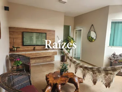 Sobrado com 3 Quartos à venda, 700m² no Planalto, Uberlândia