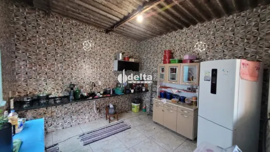 Casa com 2 Quartos à venda, 200m² no São Jorge, Uberlândia