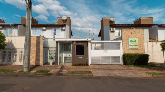 Sobrado com 3 Quartos para alugar, 150m² no Carandá Bosque, Campo Grande