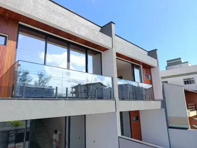 Sobrado com 4 Quartos à venda, 148m² no Praia da Enseada, São Francisco do Sul