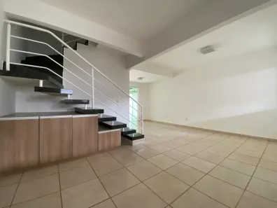 Sobrado com 3 Quartos à venda, 118m² no Jardim Sul, Uberlândia