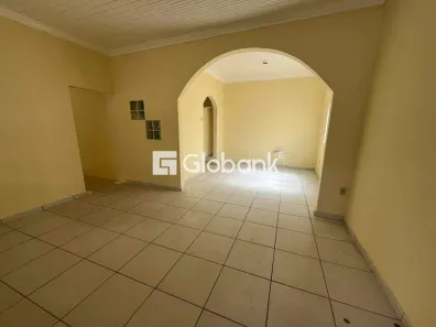 Casa com 3 Quartos à venda, 12m² no Cândida Câmara, Montes Claros
