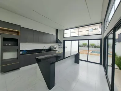 Casa de Condomínio com 3 Quartos para alugar, 180m² no Jardim Tatuapé, Piracicaba