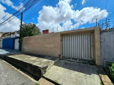 Casa com 3 Quartos à venda, 180m² no Itaperi, Fortaleza