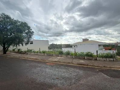 Lote/Terreno à venda, 439m² no Jardim Chácara dos Pinheiros, Botucatu