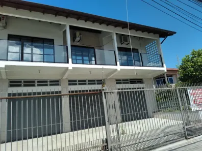 Sobrado com 4 Quartos para alugar, 394m² no Capoeiras, Florianópolis