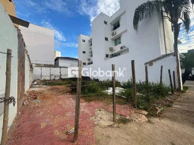 Lote/Terreno à venda, 235m² no Centro, Montes Claros