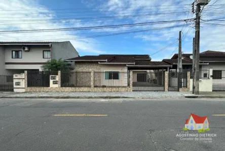 Casa com 3 Quartos à venda, 220m² no Aventureiro, Joinville