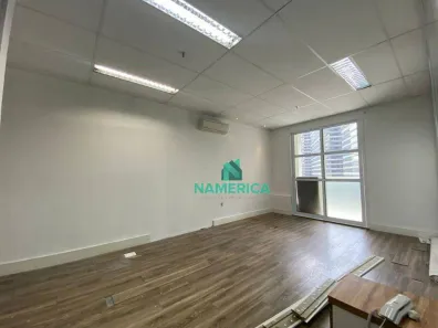 Sala Comercial para alugar, 218m² no Vila Cordeiro, São Paulo