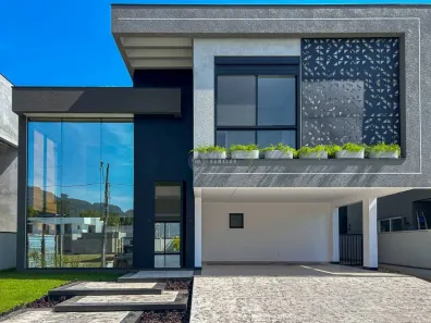 Casa com 4 Quartos à venda, 400m² no Santa Regina, Camboriú