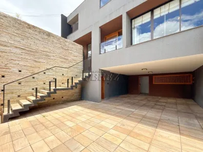Sobrado com 4 Quartos à venda, 286m² no Maringá, Londrina