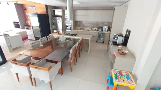 Sobrado com 4 Quartos à venda, 310m² no Jardins Valência, Goiânia