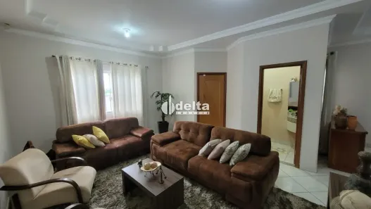 Casa com 3 Quartos à venda, 282m² no Cidade Jardim, Uberlândia