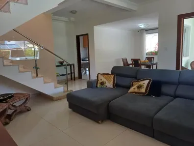 Sobrado com 4 Quartos para alugar, 350m² no Buraquinho, Lauro de Freitas
