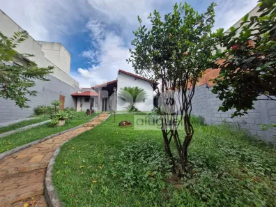 Casa com 3 Quartos para alugar, 150m² no Jardim Inconfidência, Uberlândia