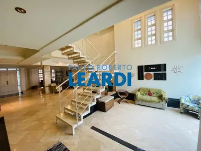 Sobrado com 4 Quartos à venda, 400m² no Cidade São Francisco, São Paulo