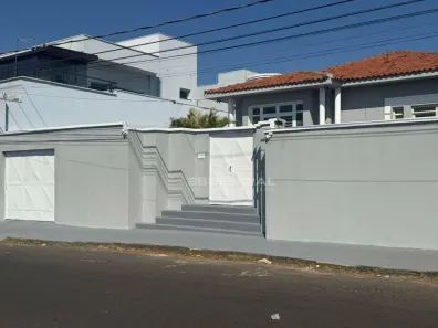 Casa com 4 Quartos à venda, 308m² no Centro, Botucatu
