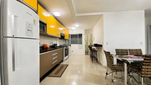 Apartamento com 2 Quartos para alugar, 75m² no Centro, Bombinhas